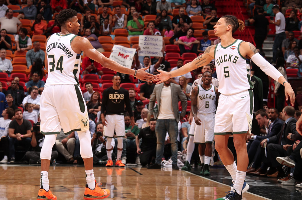 Milwaukee Bucks đi vào lịch sử NBA với màn lội ngược dòng không tưởng trước Miami Heat Milwaukee Bucks đi vào lịch sử NBA với màn lội ngược dòng không tưởng trước Miami Heat